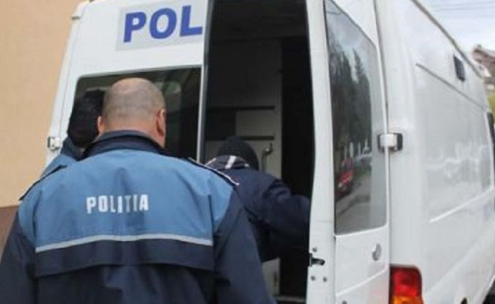 Bătrân și fără minte: Un botoșănean de 76 de ani i-a făcut viața un calvar soției sale 