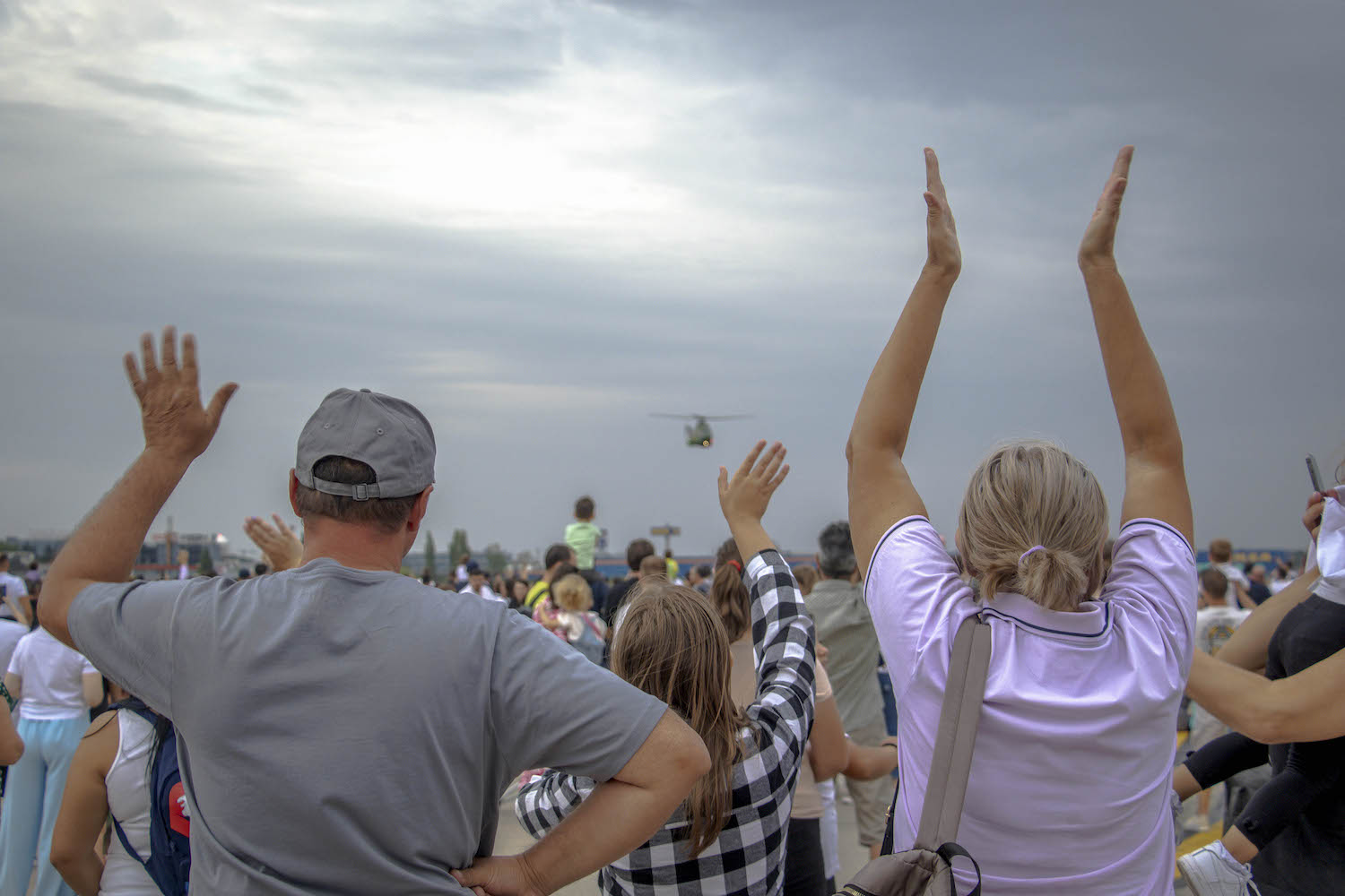 Weekend incendiar în București: Cinema sub stele, show aviatic și "porcării" culinare
