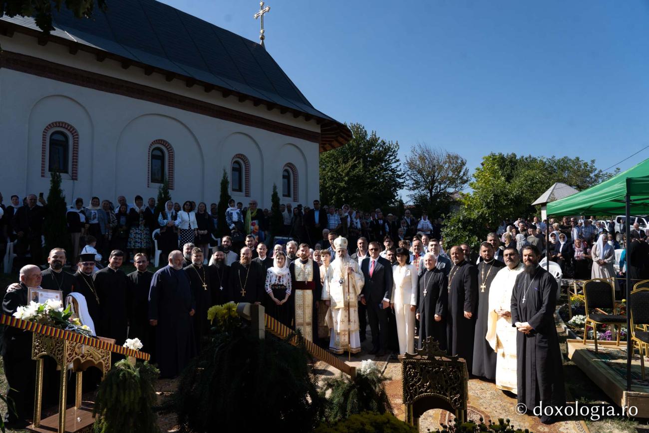 biserica loturi enescu a fost sfintita
