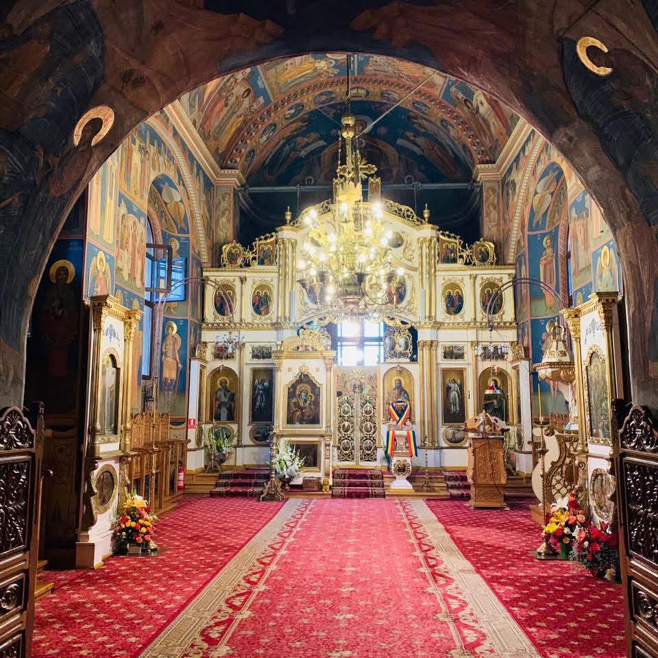 biserica cu o biblioteca bogata