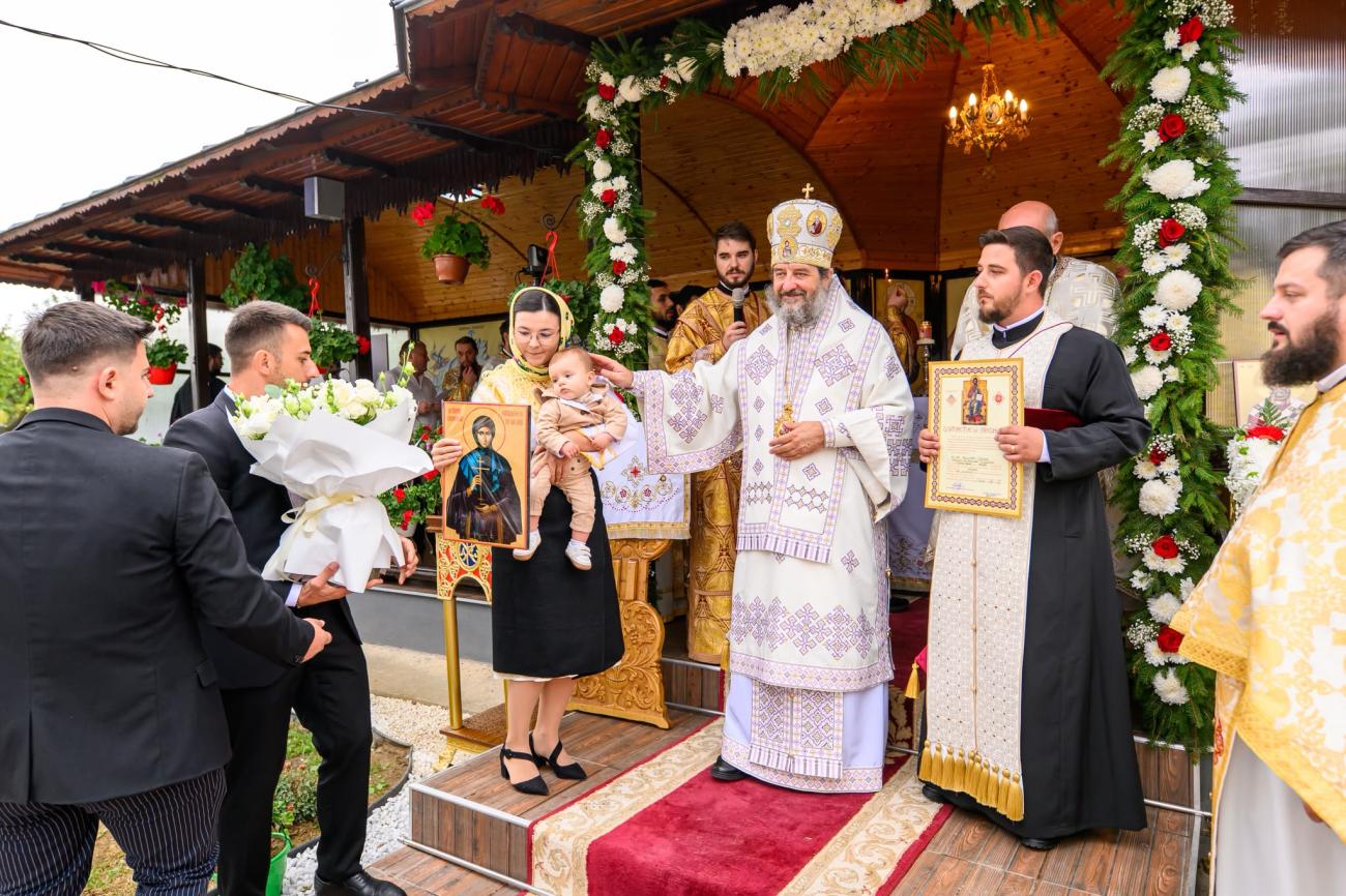 Distincție pentru un preot botoșănean la resfințirea unei biserici