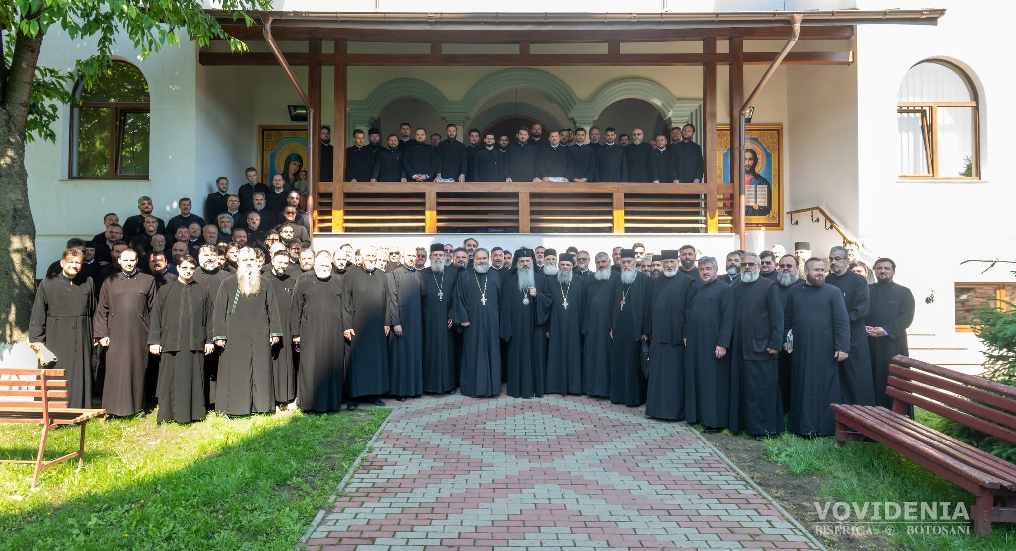 preoti la biserica vovidenia