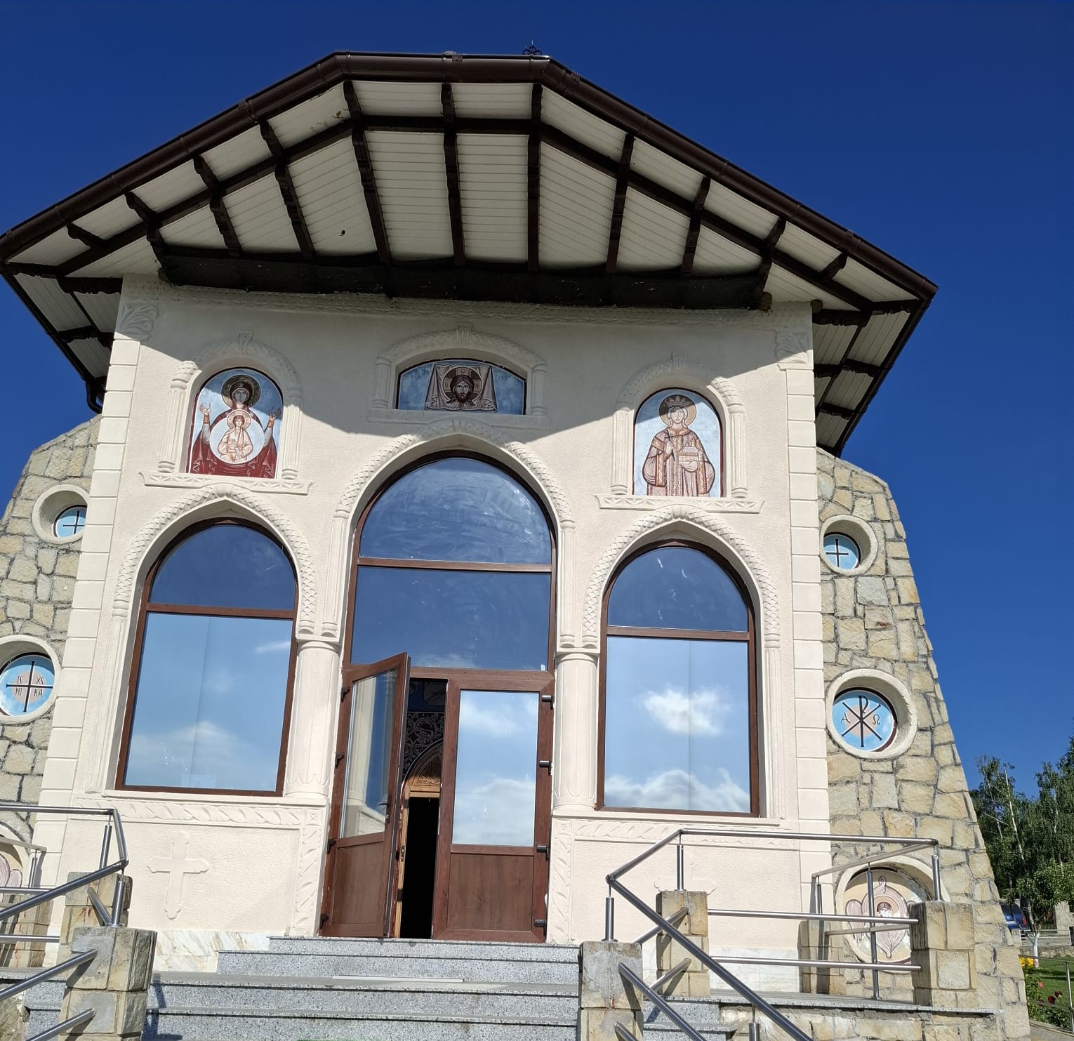 Preot nou într-o parohie din Botoșani, slujbă oficiată de mitropolitul Teofan 