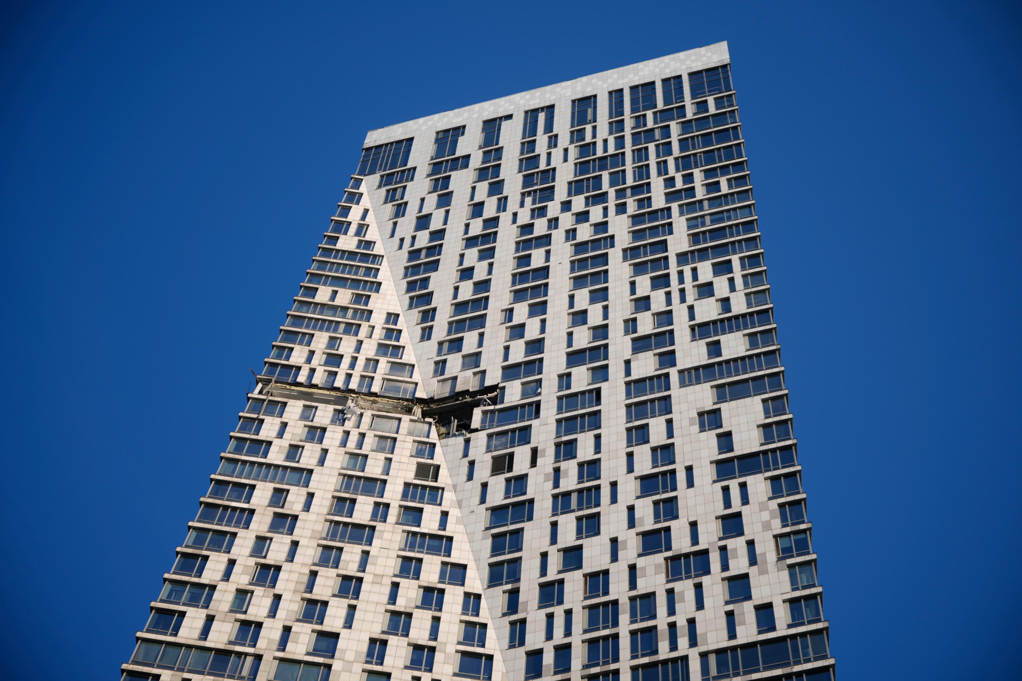 Dronă prăbușită într-un bloc de lux din Moscova: Fără victime, pagube materiale
