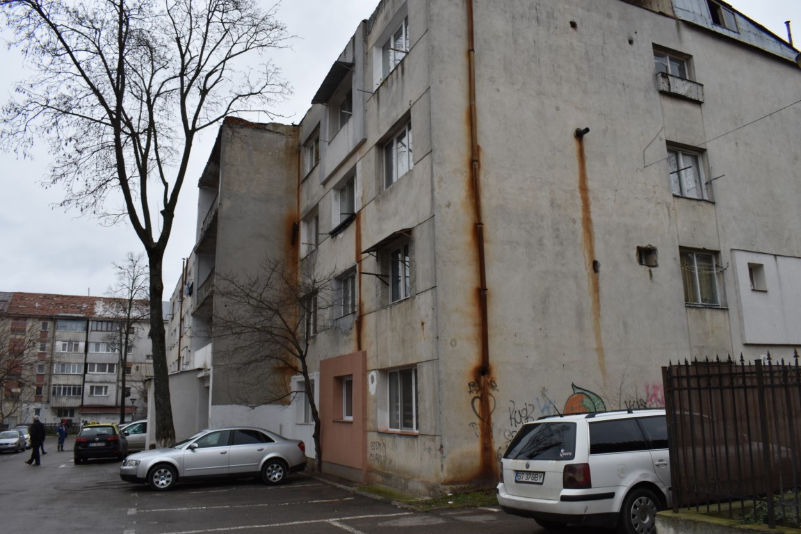 Echipajele Nova Apaserv s-au întors la blocul cu 100 de locuințe care a fost debranșat de la apă – VIDEO 