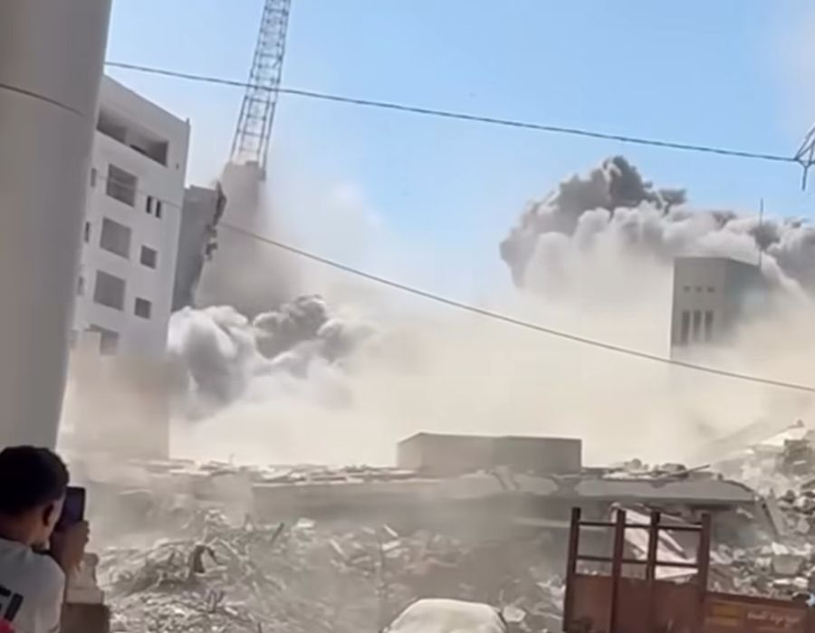 VIDEO: Bloc turn din Gaza, făcut una cu pământul după un bombardament israelian