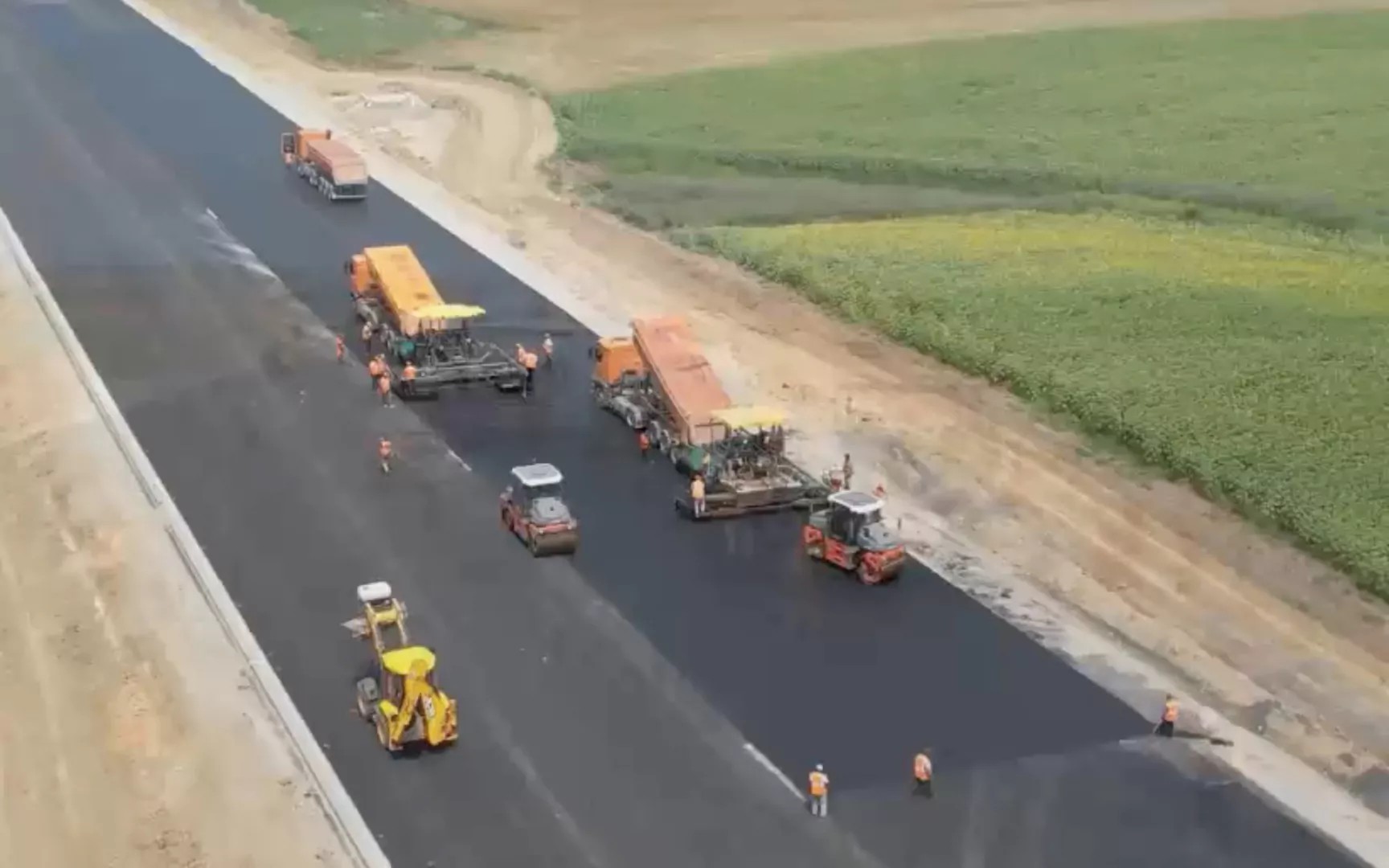 BLOCAJ pe un tronson important din Autostrada Moldovei, muncitorii trimiși forțat în concediu 