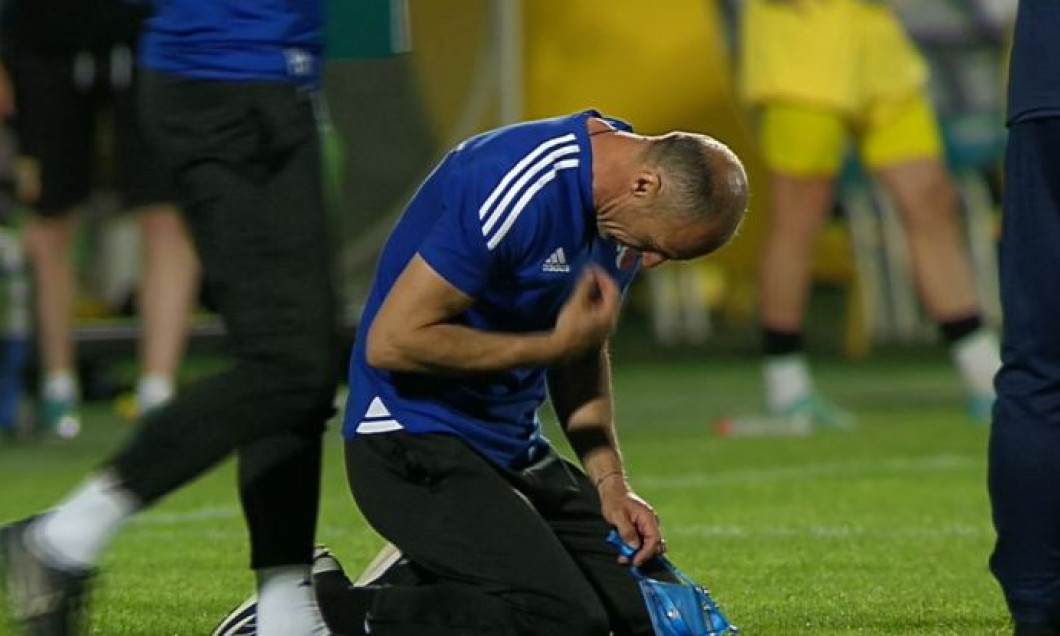 Andone poate sta pe bancă doar că nu are echipă unde să antreneze