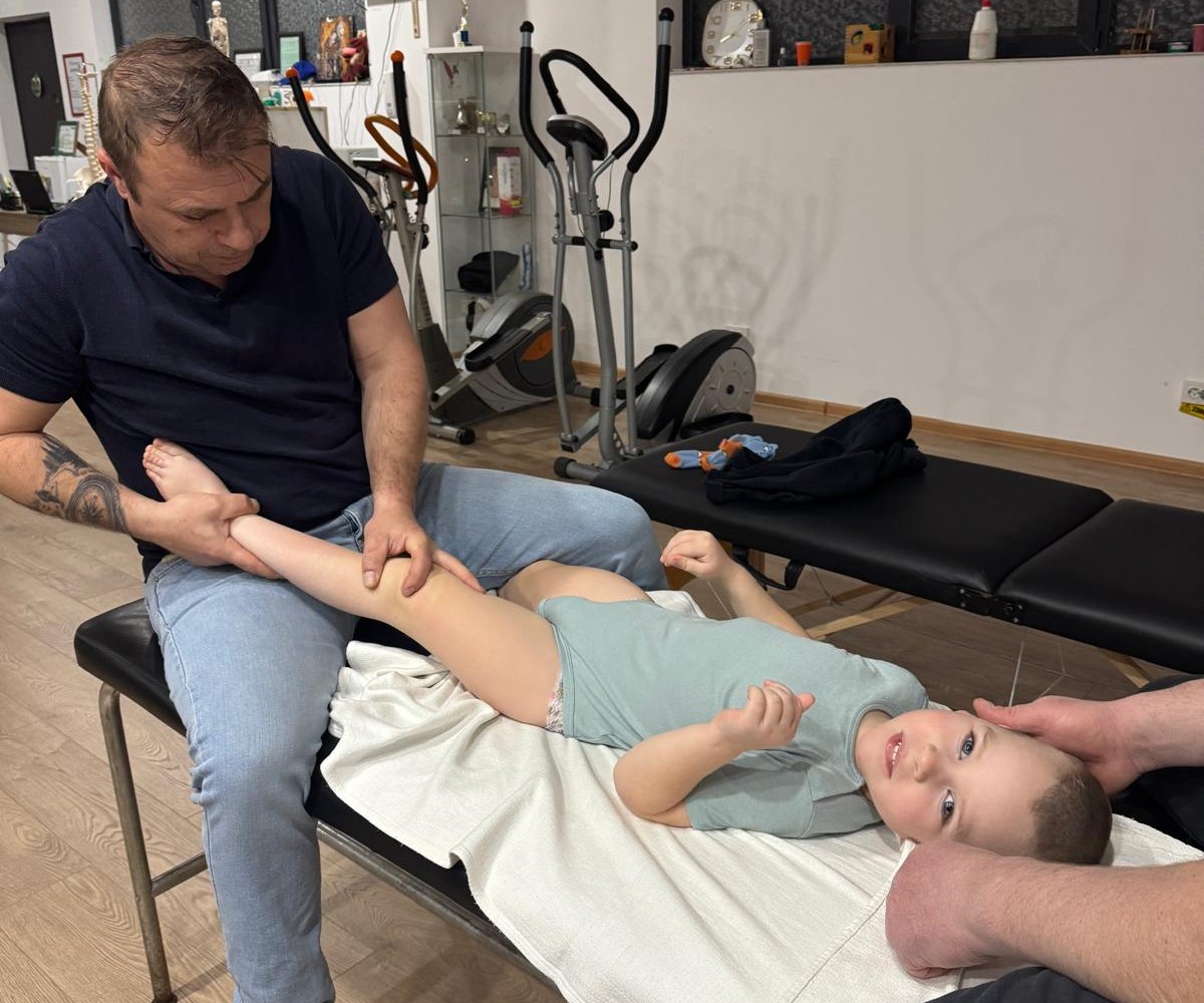 Bogdan are nevoie de noi pentru a face un pas: Fiecare zi pentru el e o luptă reală cu durerea