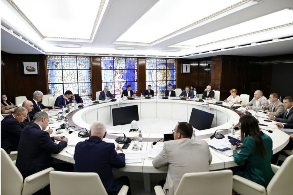 Premierul Bolojan, la întâlnirea cu primarii: Investițiile din PNRR vor continua într-o manieră planificată