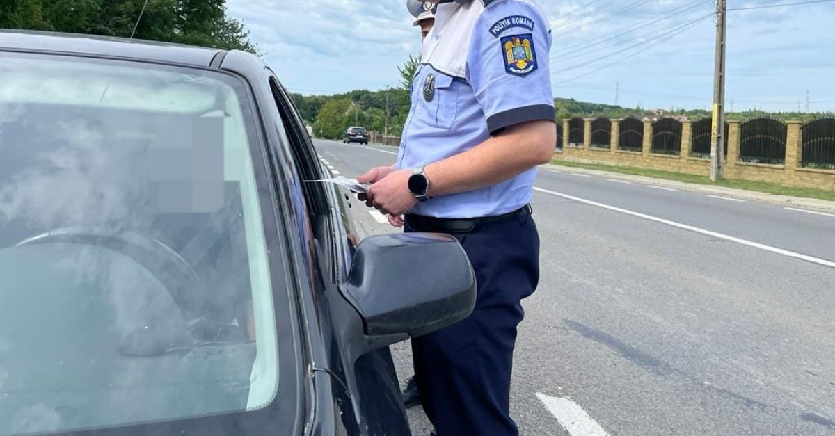  Șoferii care nu plătesc amenzile de circulație în termen, pot rămâne cu permisul suspendat
