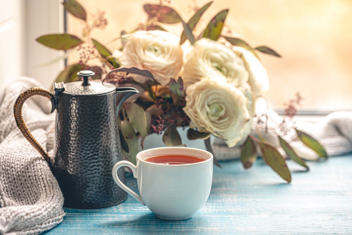 Ceaiuri antistres pentru o minte liniștită: mușețel, lavandă și valeriană