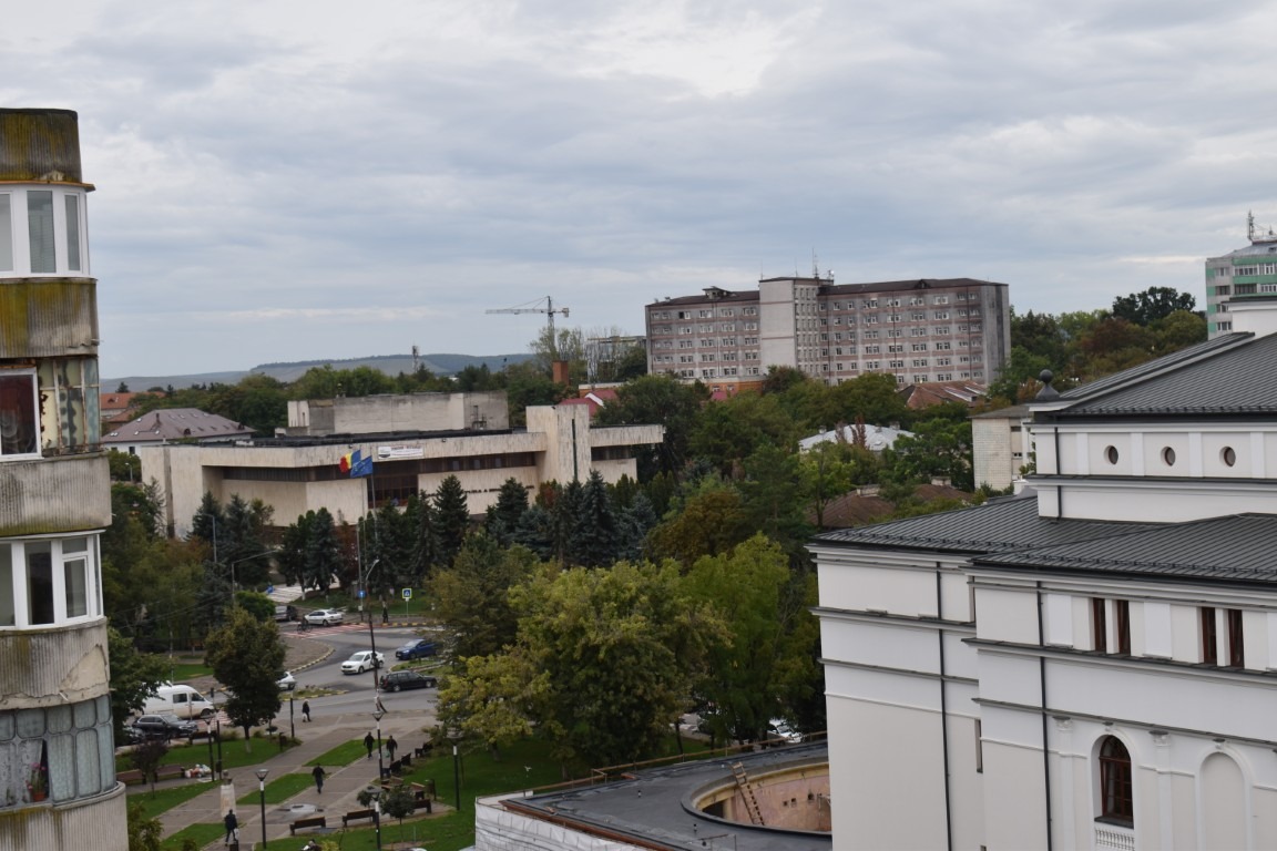 Calcule ChatGPT: Botoșaniul conduce topul orașelor liniștite cu cele mai mici cheltuieli 