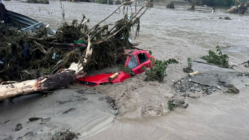 Ajutoare pentru sinistrații din Broșteni la Festivalul-concurs de muzică folk de la Ipotești 