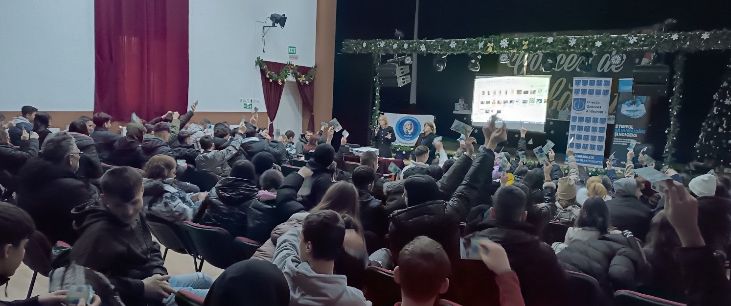 Elevii din nordul județului încurajați să semnaleze faptele de corupție  