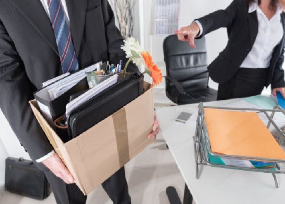 „Revoluția” lui Bolojan nu prea îi sperie pe bugetari: CÂȚI se tem că și-ar putea pierde jobul la stat