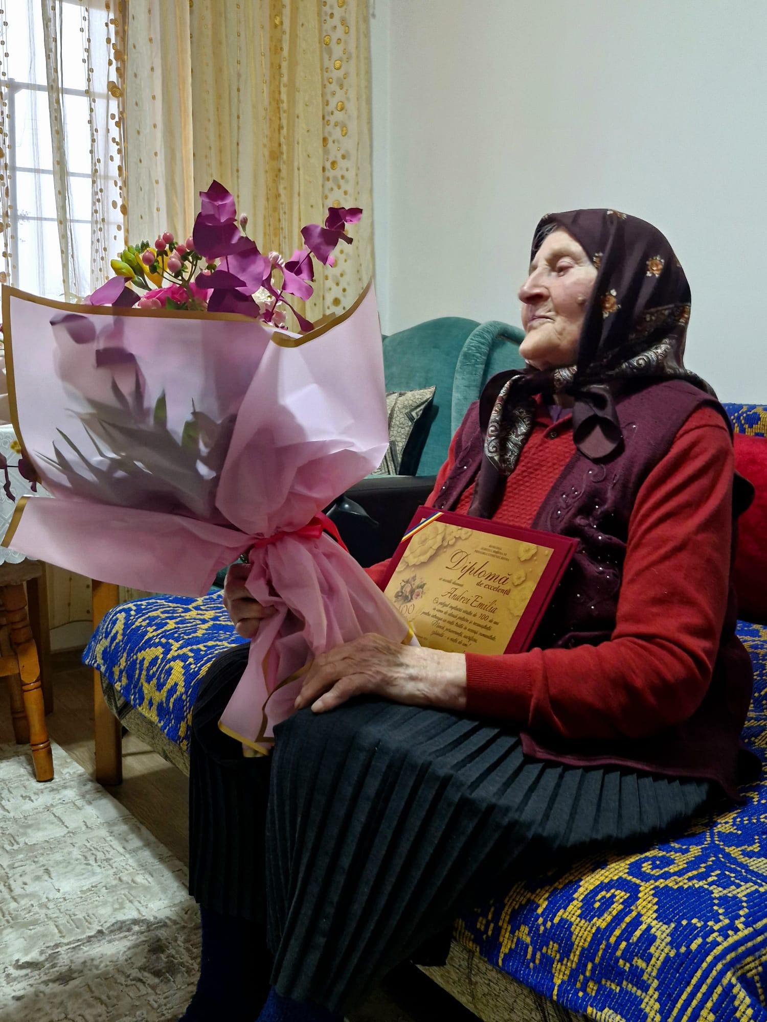 Stră-străbunica din Botoșani care a împlinit un secol de viață, a rămas văduvă la 46 de ani 