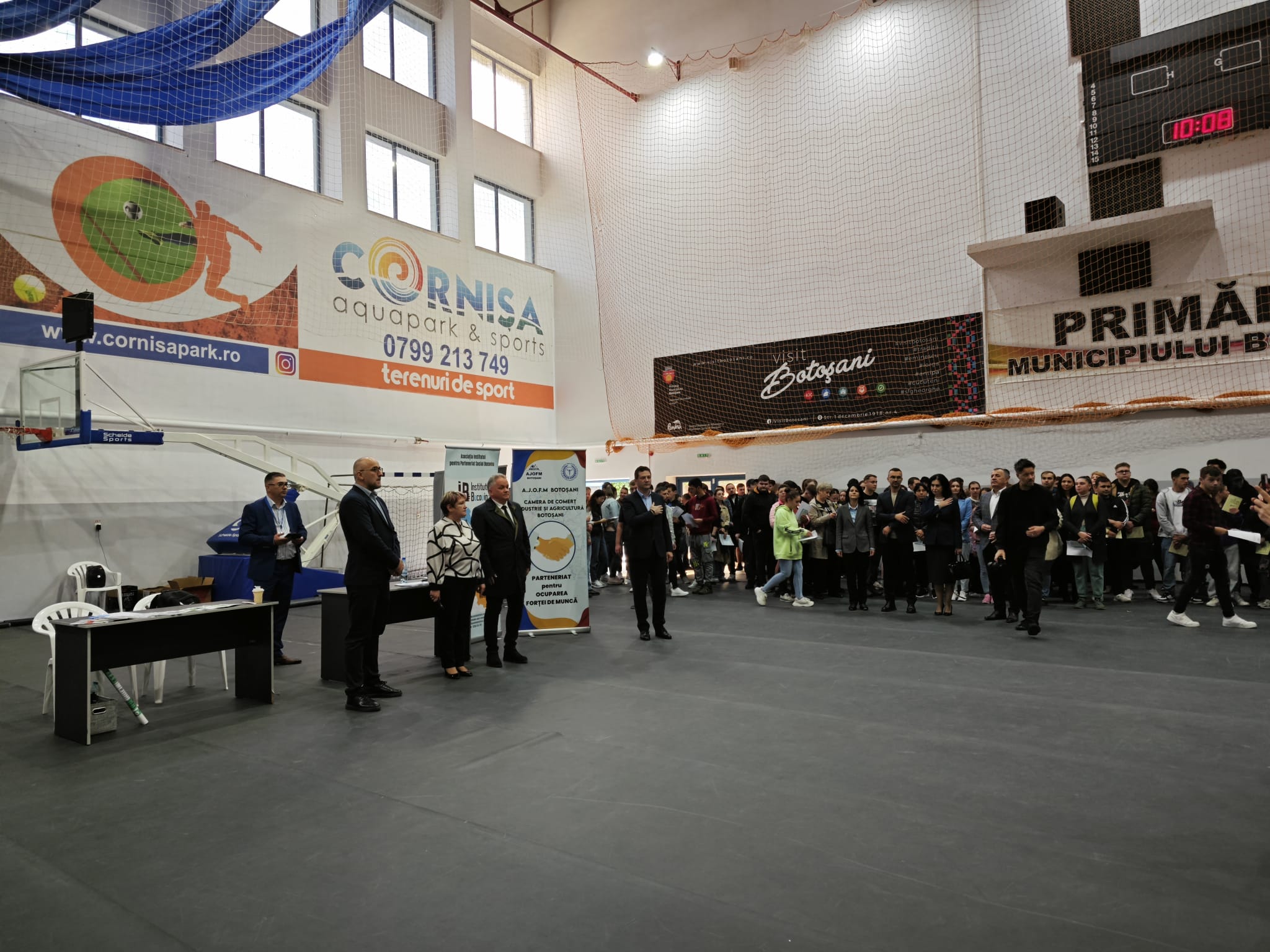 ACUM: Tinerele speranțe ale Botoșaniului își caută un loc de muncă la „Polivalentă”