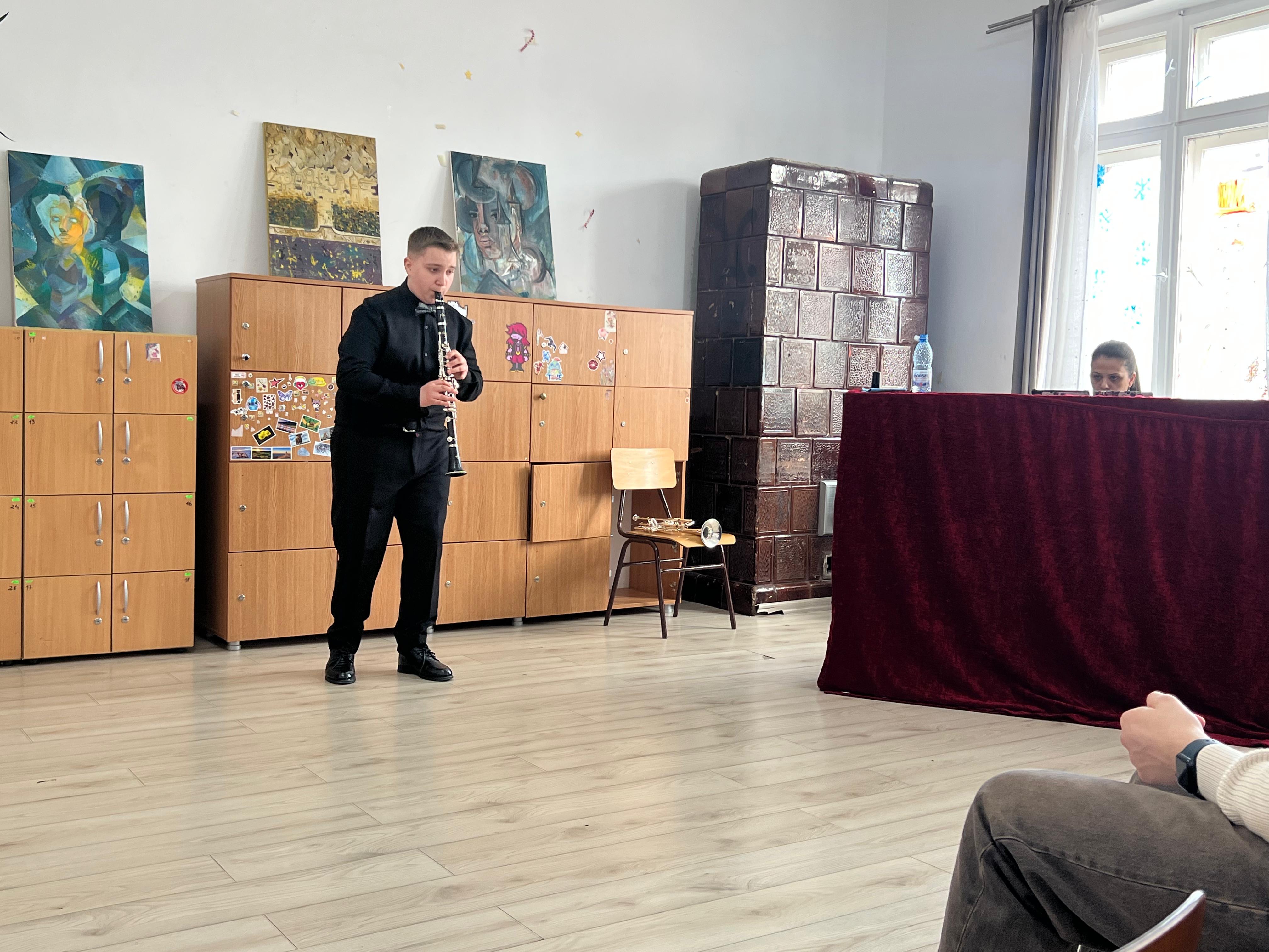 Răzvan s-a întors cu mențiune de la olimpiada națională de interpretare instrumentală 