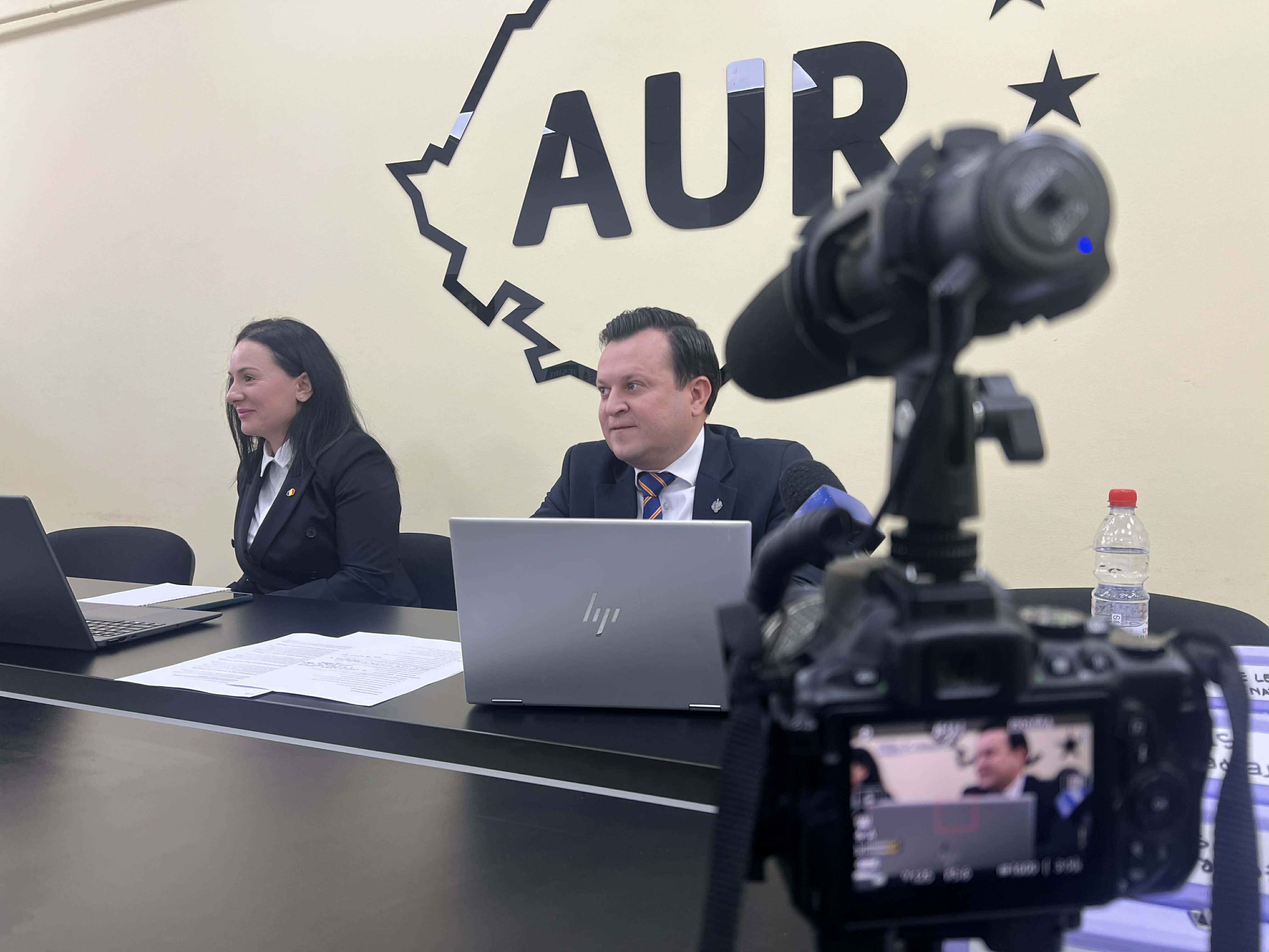 Silegeanu întrebat de George Simion dacă pleacă din AUR – VIDEO 