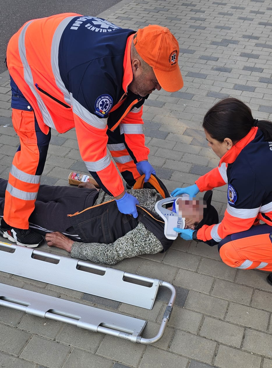 Bărbat prăbușit lângă Judecătorie, un jandarm i-a sărit în ajutor