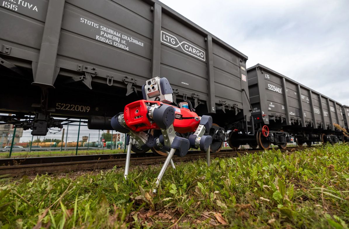 Robot-câine, folosit pentru a inspecta trenurile de marfă: Ce a descoperit o companie feroviară