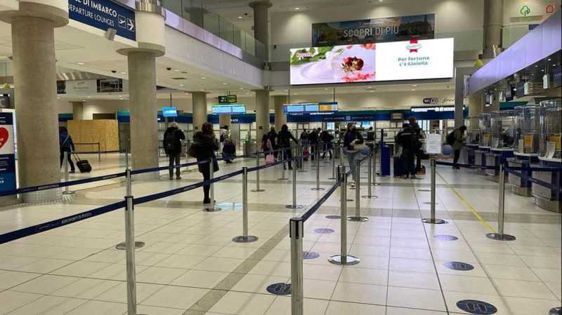 Apă la 3 lei sticla în gări și aeroporturi: plafonare propusă și pentru Botoșani