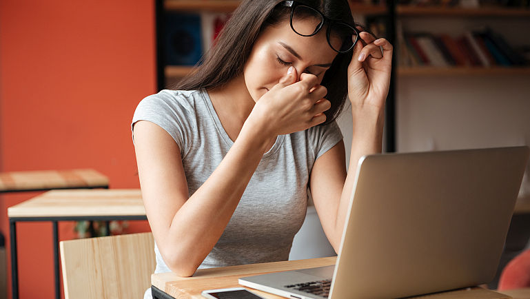 Delia, chatbot-ul „angajat” de Delgaz Grid să răspundă la telefon inclusiv botoșănenilor