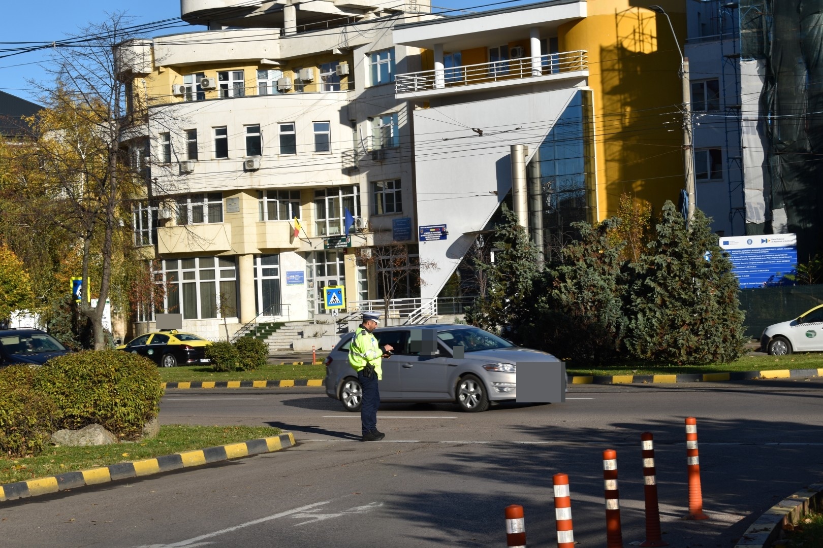 Ca la 20 de ani: Tânăr drogat oprit de polițiști pe Calea Națională 