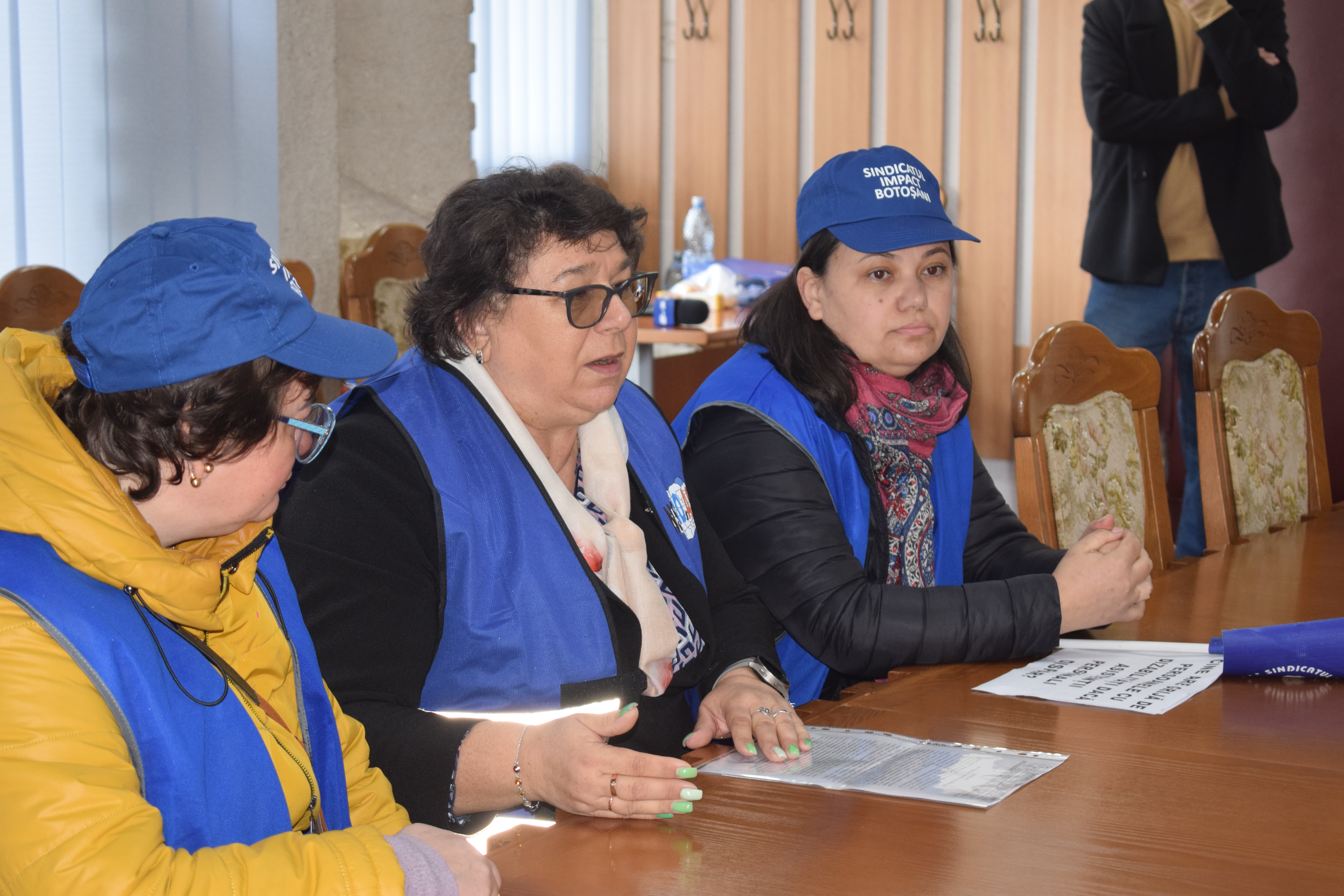 Mamă a doi copii cu handicap, mărturisire în fața prefectului: Mi-aș dori din tot sufletul să mă pot întoarce la serviciu – VIDEO 