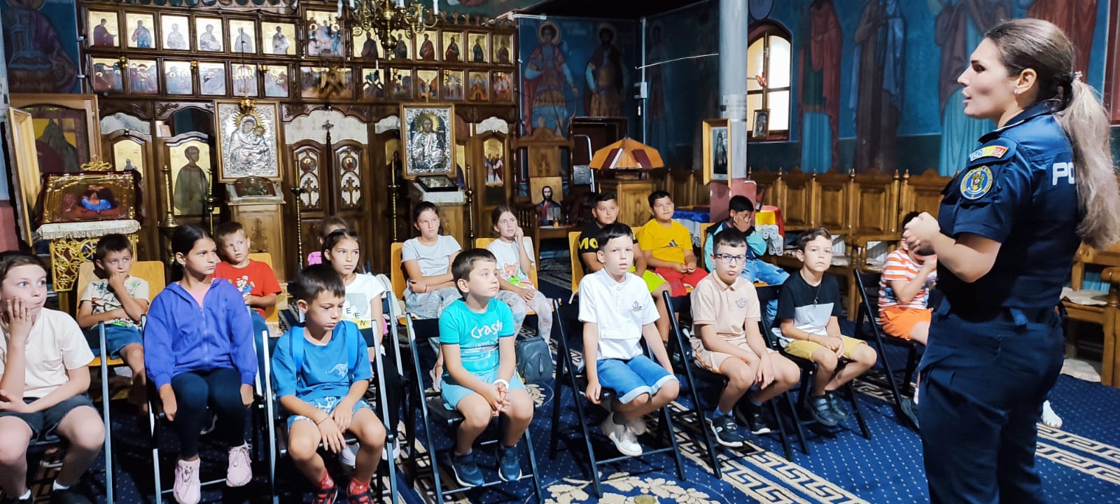 Polițiștii botoșăneni, activități de informare pentru o vacanță în siguranță destinate elevilor