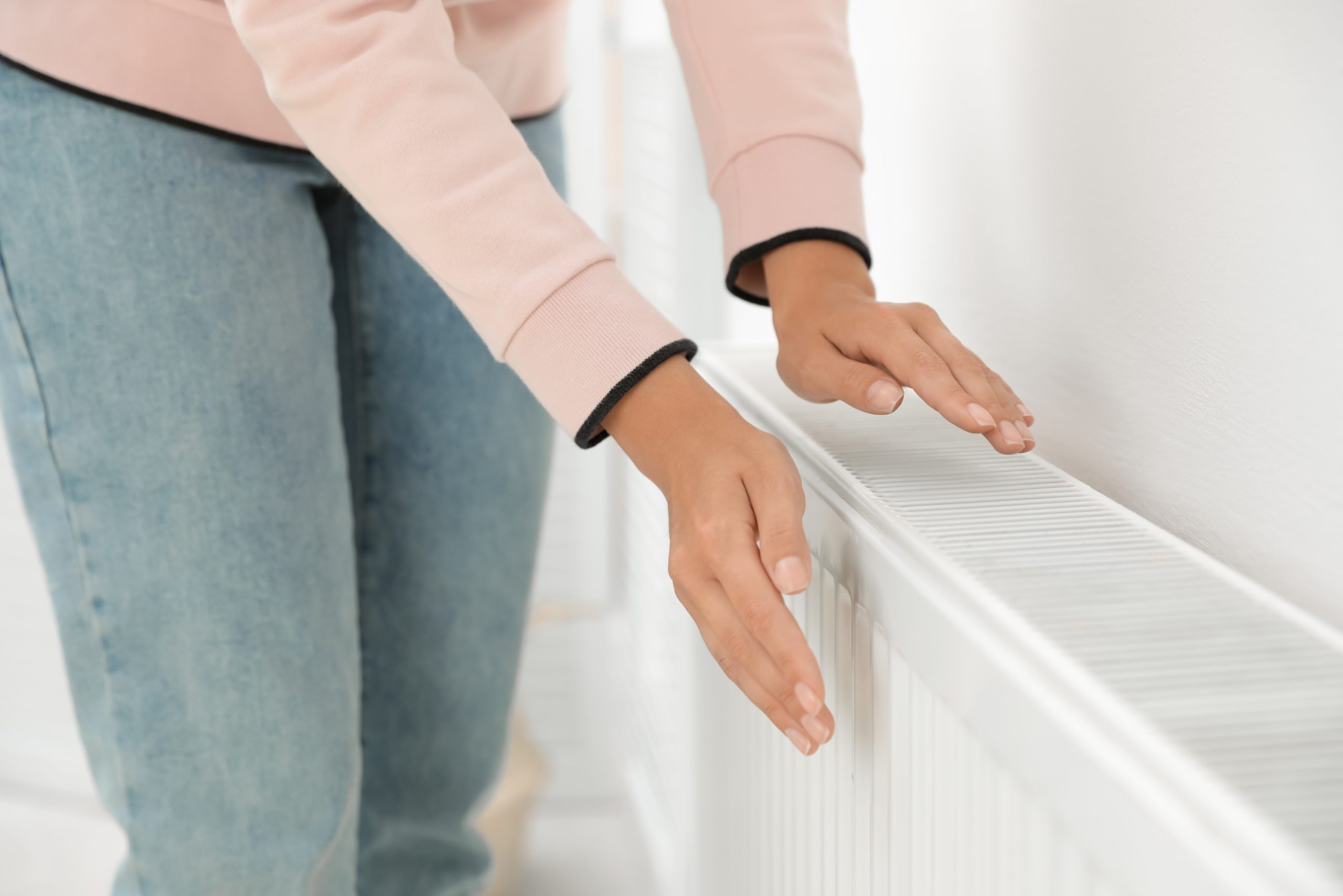 Când un calorifer frige și altul rămâne rece: semnul că instalația poate fi dezechilibrată