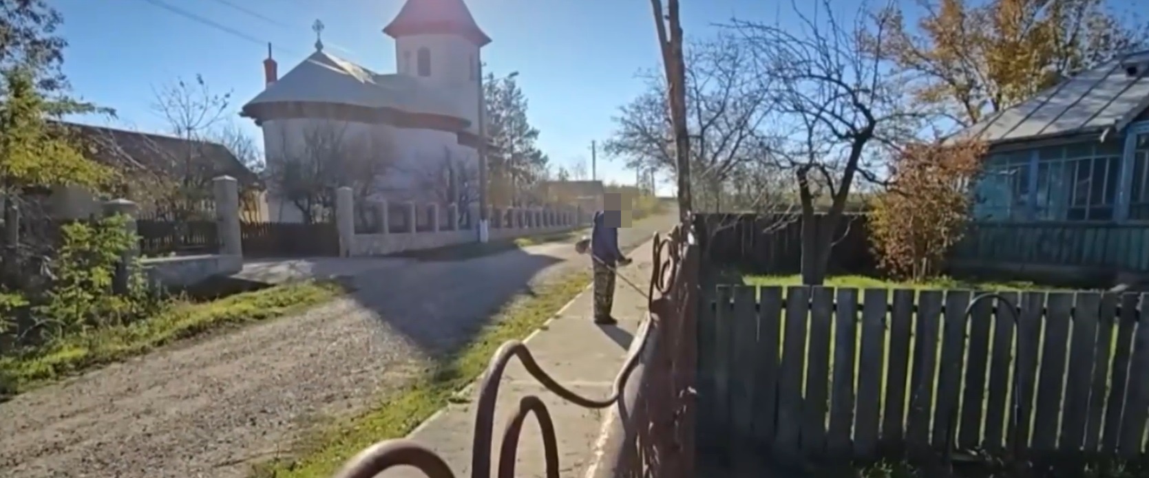 O comună din Botoșani nu are drumurile asfaltate, dar are piste pentru biciclete