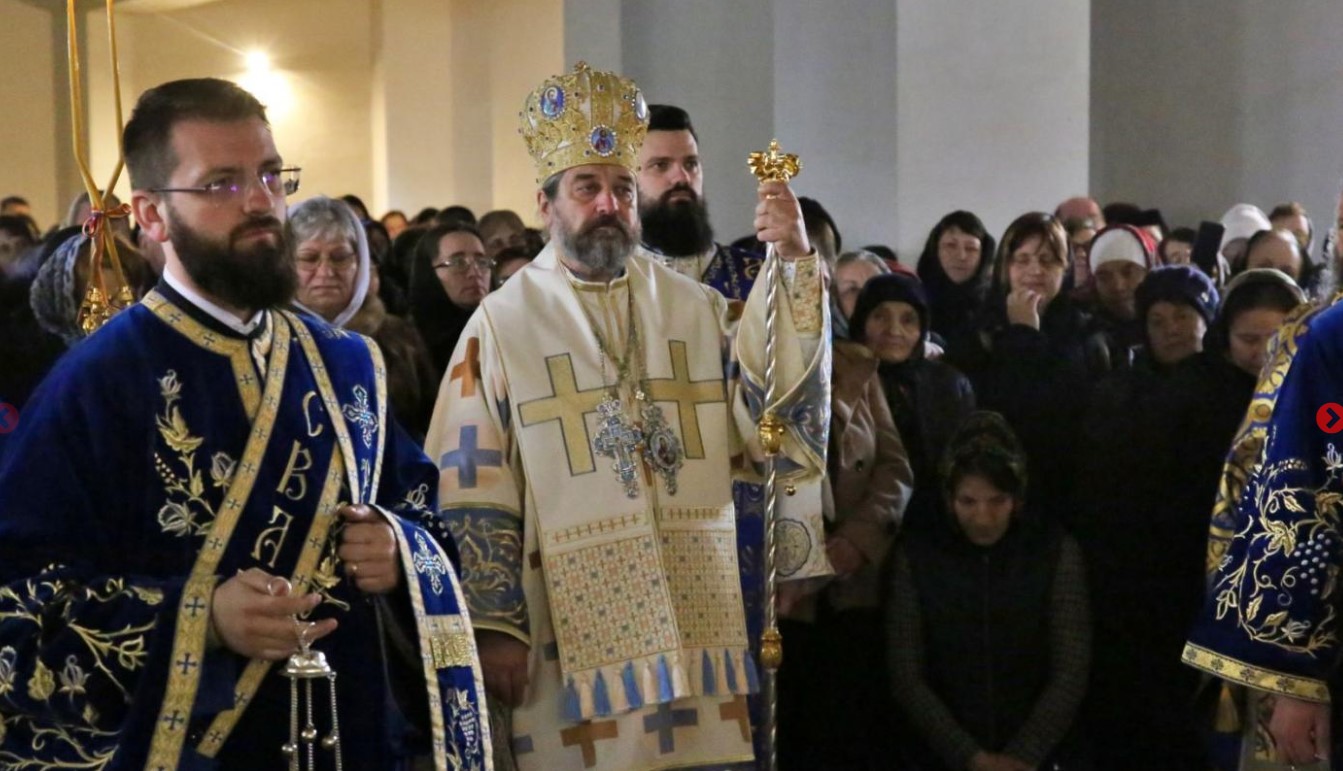 Preasfințitul Părinte Nichifor Botoșăneanul, slujbă oficiată la hramul bisericii Mănăstirii Sihăstria Voronei