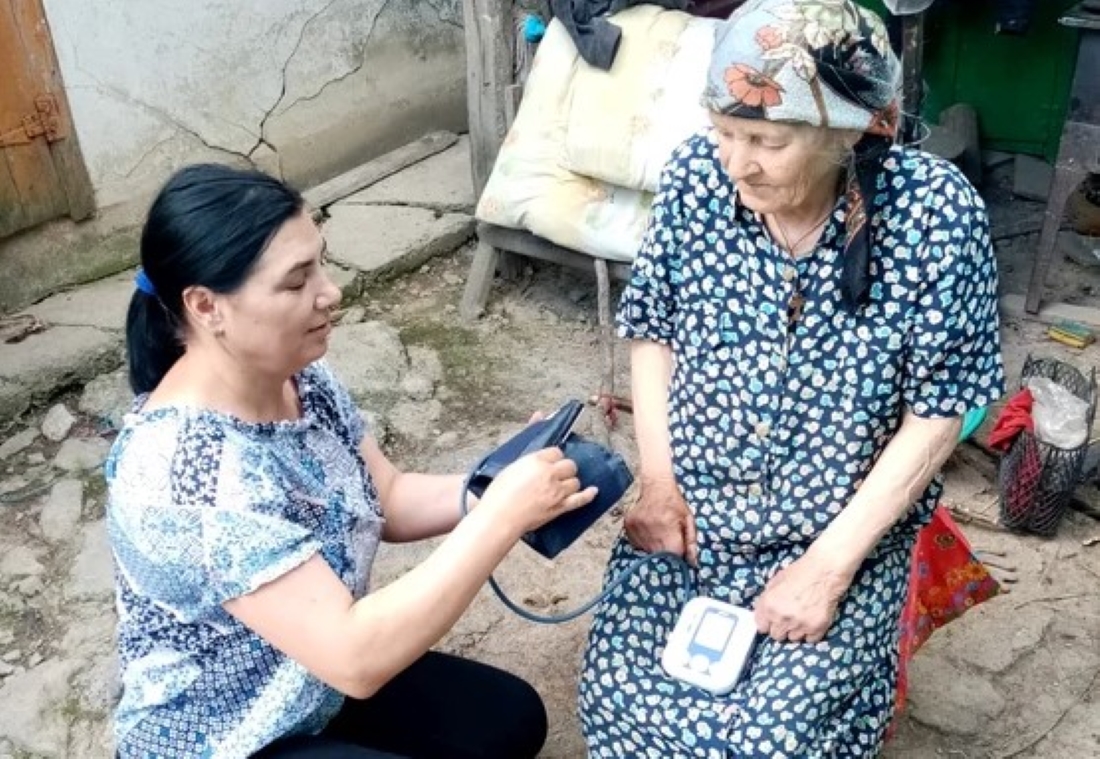 Eroii bătrânilor și nevoiașilor din Botoșani: Asistenții comunitari, singura speranță în lumea sărăciei