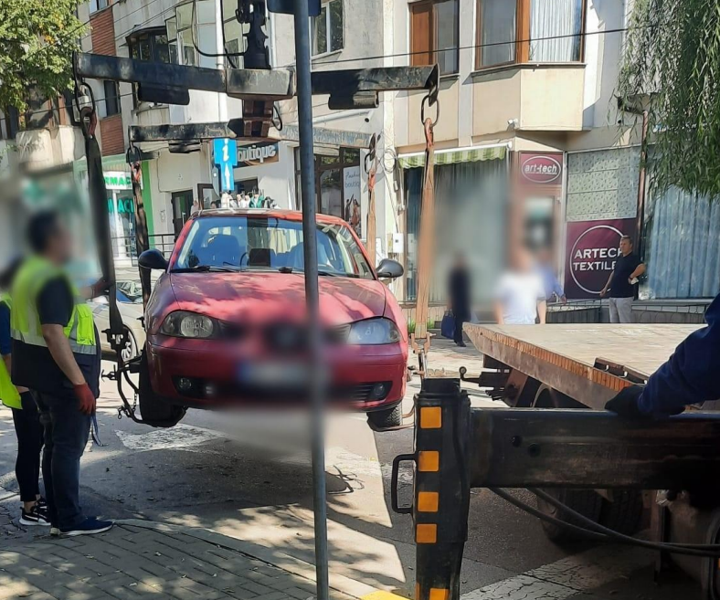 Doi șoferi s-au trezit fără mașini după ce autoturismele au fost ridicate de Poliție 