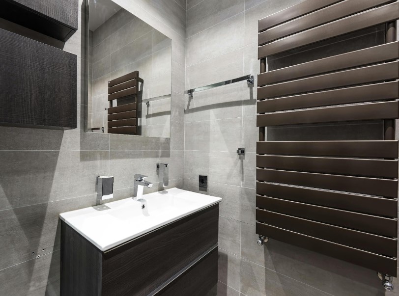 Cum să alegi radiatoarele de baie potrivite pentru un consum redus de energie