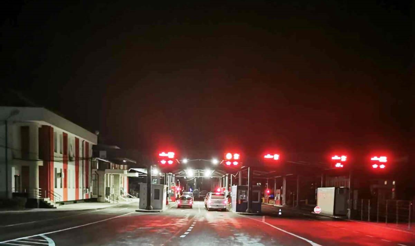 O „struțo-cămilă” oprită la frontieră: Moldovean, mașină din Franța, permis din Polonia