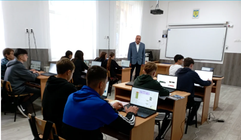 Realitate virtuală în comuna lui Eminescu, școli moderne în care fiecare elev are laptop&nbsp;