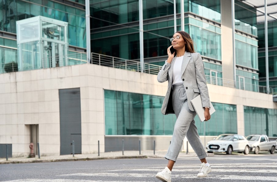 Cum să îți stilizezi tricourile pentru a obține un look smart casual impecabil