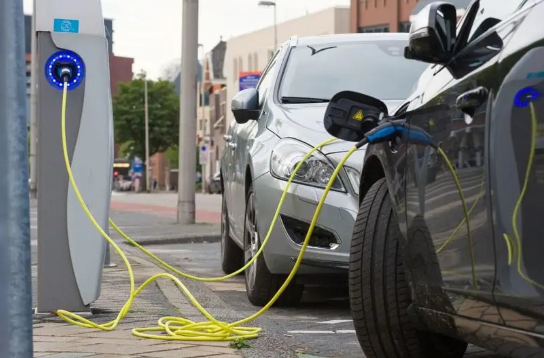 APIA cere măsuri urgente: România, printre codașii Europei la mașini electrice 