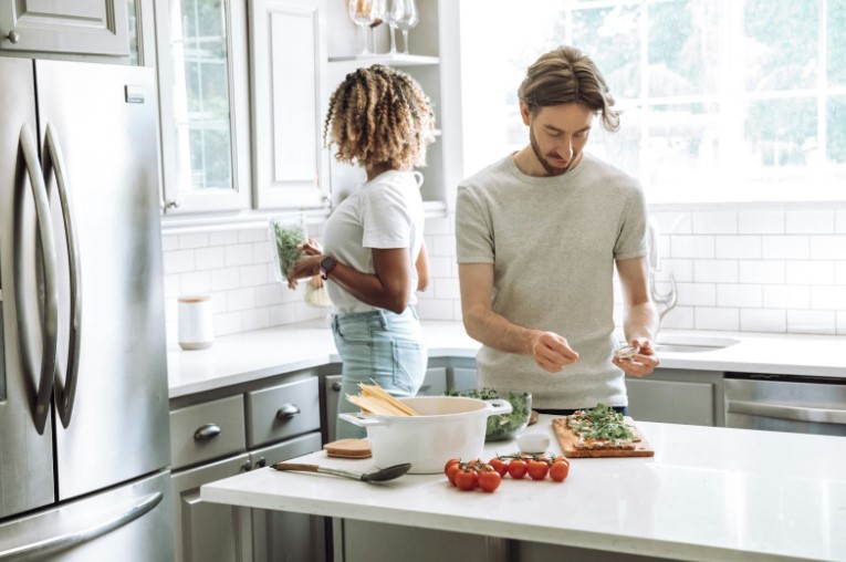 Importanța invertoarelor în gestionarea inteligentă a consumului casnic