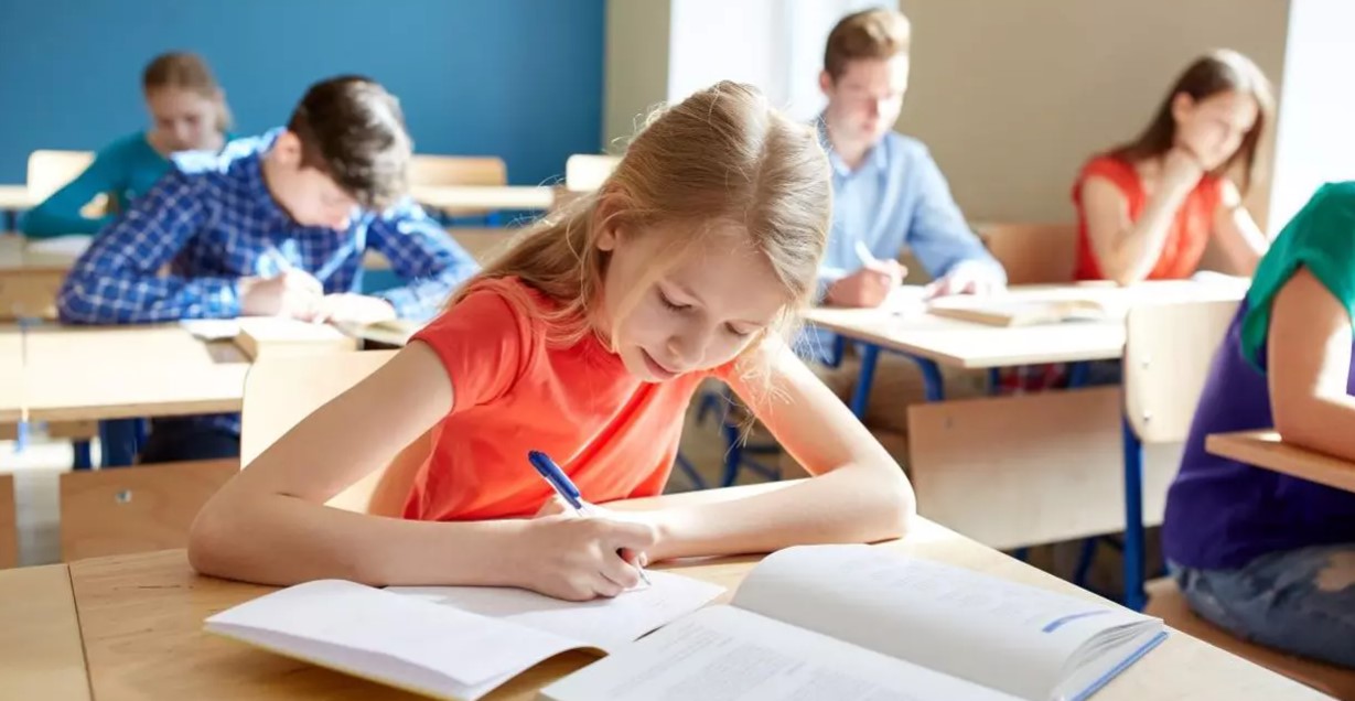 Când se întorc elevii la școală după vacanța de Paște 2025