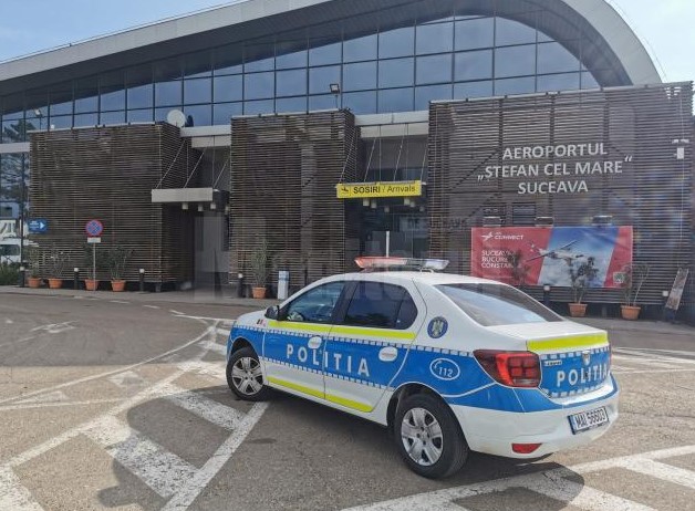 Botoșănean oprit de polițiști în fața Aeroportului Suceava