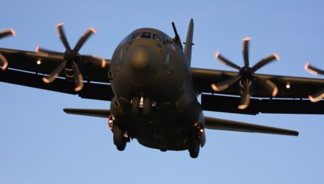 Botoșaniul survolat ore în șir de o aeronavă militară