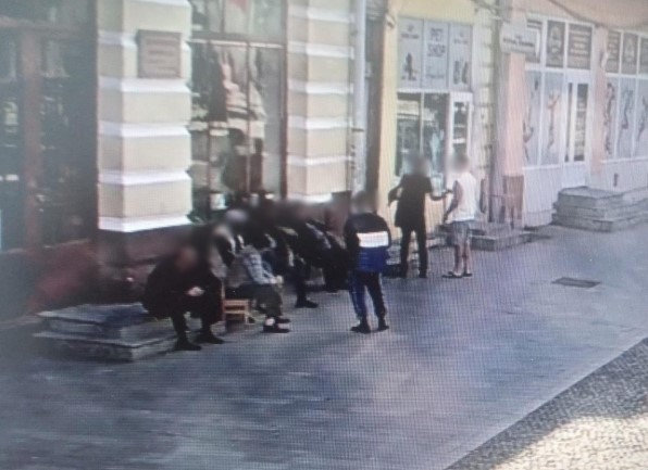 Au „cinstit” în Centrul Istoric și s-au trezit cu amenzi