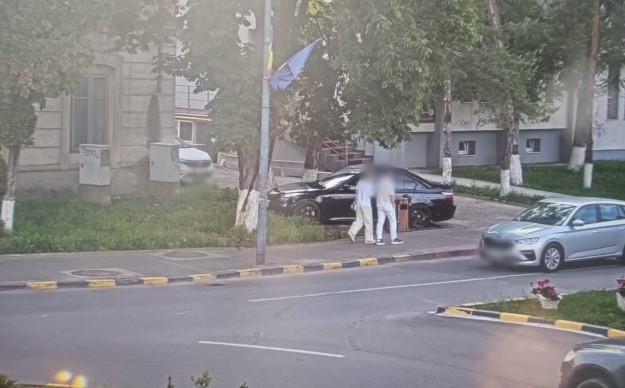 Polițiștii locali au împărțit „felicitări” șoferilor nesimțiți