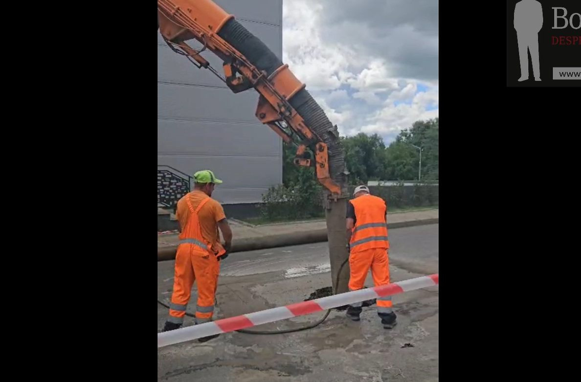 ACUM: Echipajele Nova Apaserv intervin la avaria de pe strada închisă de Primărie – VIDEO 