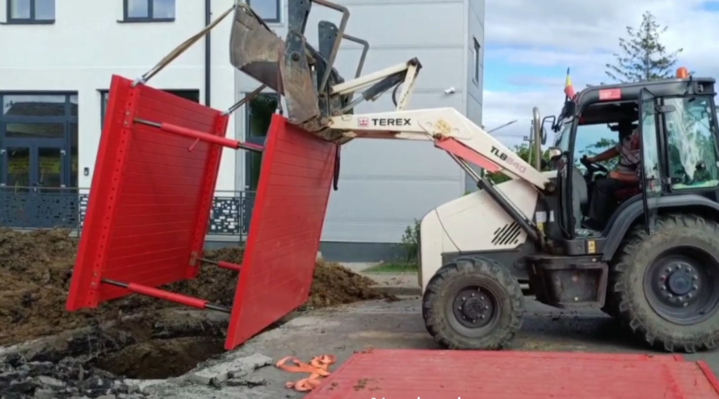 Intervenție complexă pe strada Petru Rareș, se lucrează la 4 metri adâncime, circulația rămâne restricționată – VIDEO 