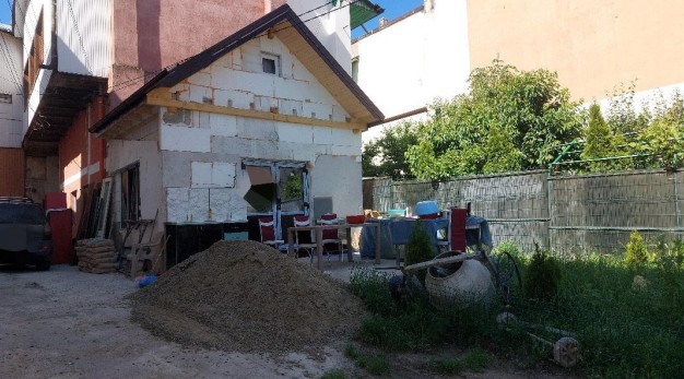 Poliția Locală „dărâmă” construcțiile ilegale din Botoșani